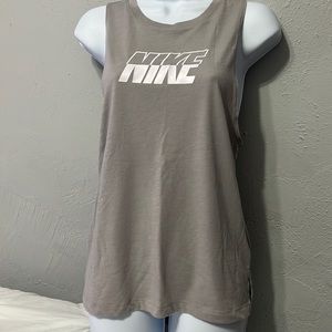 Nike top